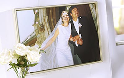 Gestalten Sie die Fotoleinwand für das Hochzeitspaar und wählen Sie einen dazu passenden Rahmen. Gestalten Sie die Fotoleinwand für das Hochzeitspaar und wählen Sie einen dazu passenden Rahmen.
