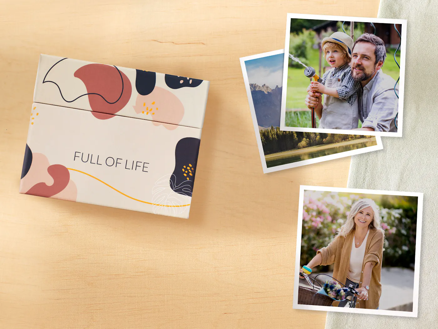 Your photo prints in a stylish photo box | Pixum