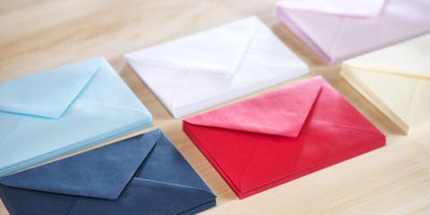 Tarjetas con sobres blancos & de colores