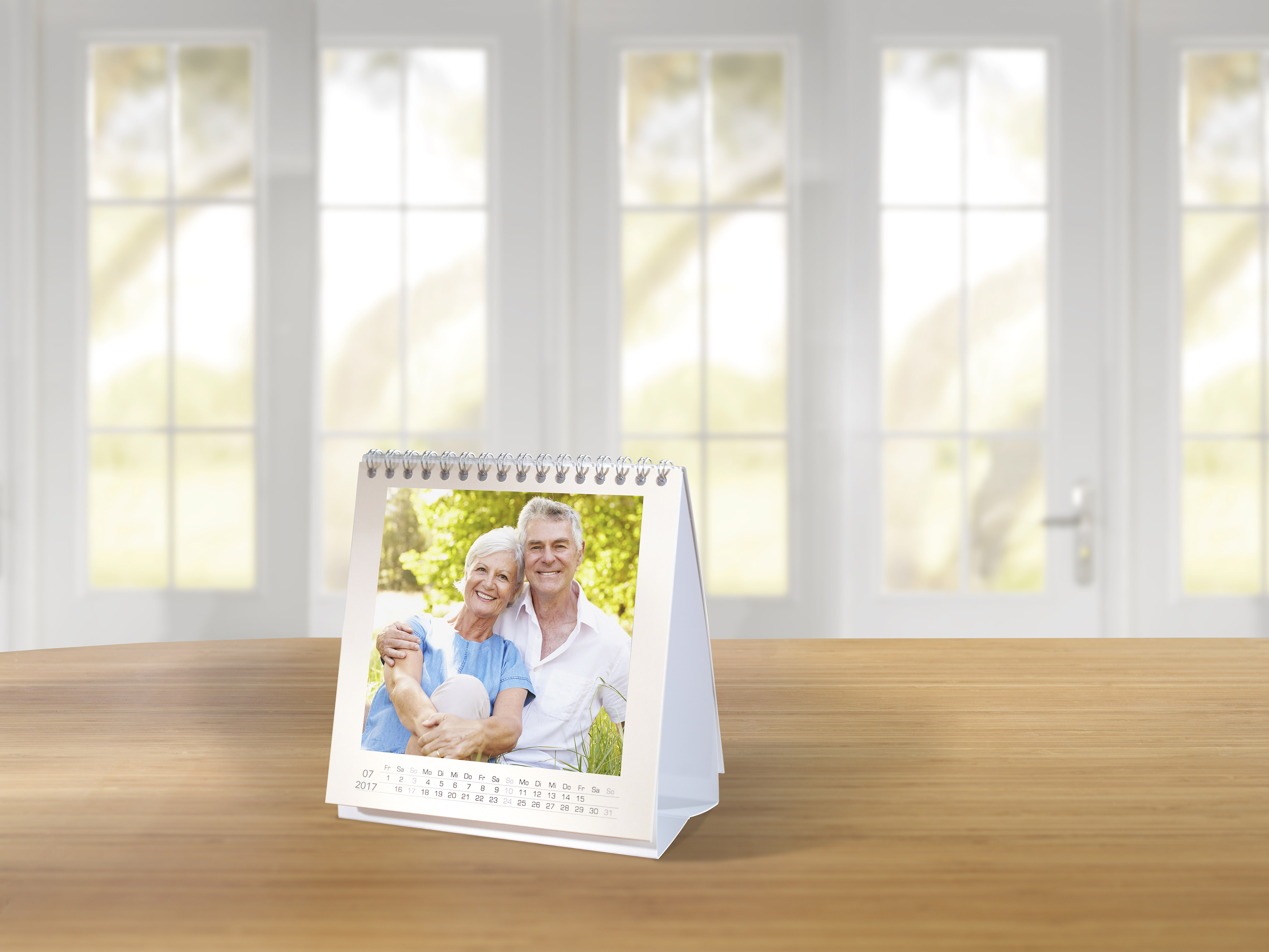 Fototischkalender ohne Kalendarium gestalten Pixum