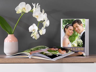 Turn you wedding photo book into an eye-catcher with our finish highlights in gold, silver or glossy.