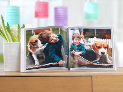 Kreer en fotobog med mat papir og passende indbinding til en helt personlig malebog. Det' let. Det' sjovt!