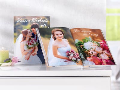 Ob in der Fotowelt Software oder direkt online - Ihr Hochzeitsg�stebuch ist im Handumdrehen selbst gestaltet!