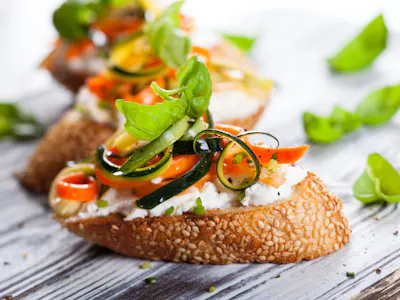 Brot mit Tomate und Mozarella. 